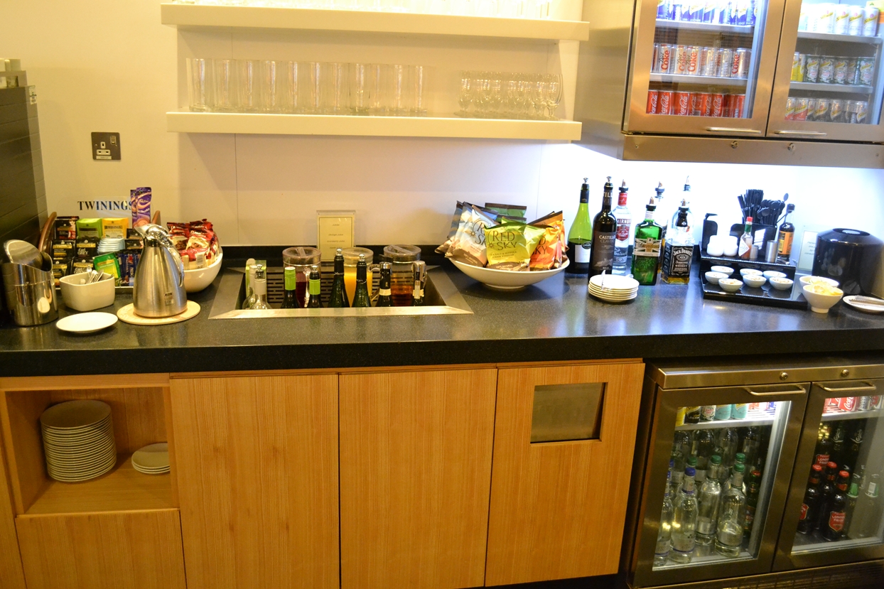 LZCpVtBbNq First and Business class lounge hN